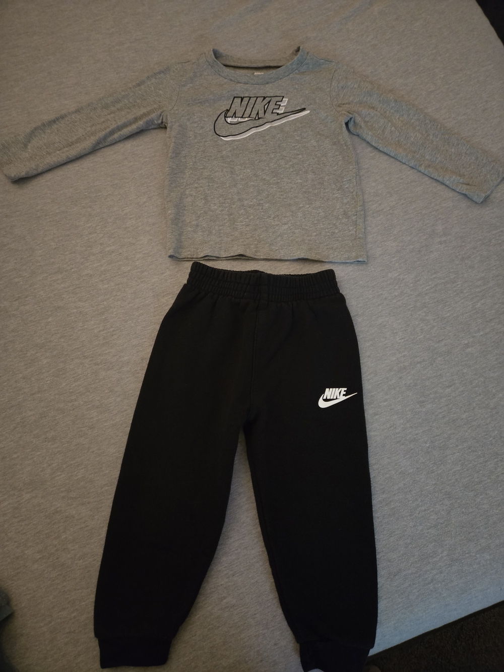 24 Mo. Nike Toddler Gray Long Sleeve Shirt & Black Jogger Set
